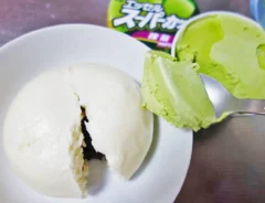 『あんまん×抹茶アイス』を作る写真(撮影:エニママ)