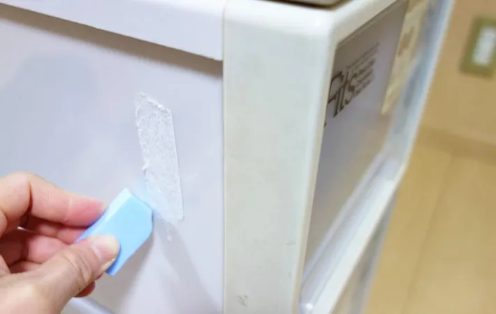 『シールのベタベタ消しゴム』の使用写真（撮影：エニママ）