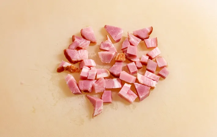 『ハムのマグカップケーキ 』を作る写真（撮影：エニママ）