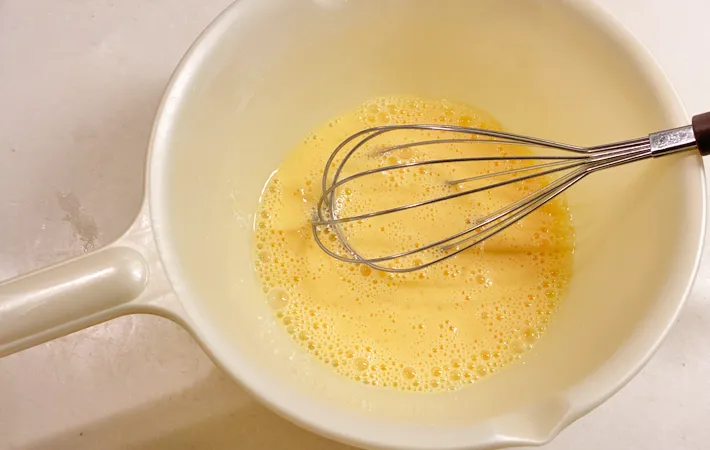 『ハムのマグカップケーキ 』を作る写真（撮影：エニママ）