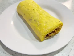 『焼きそば入り玉子焼き』の完成写真(撮影:エニママ)