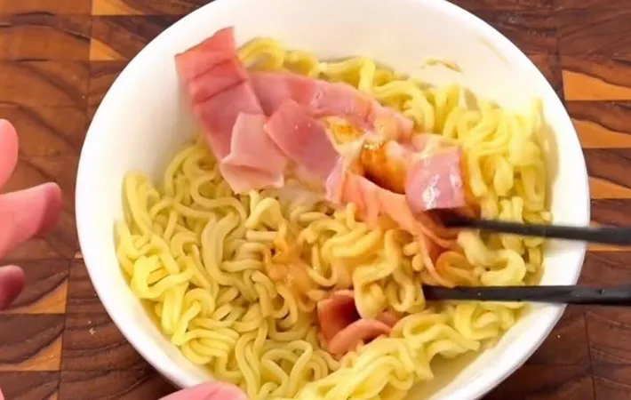 『marumi_kitchen やる気1%で生麺カルボ風』の写真