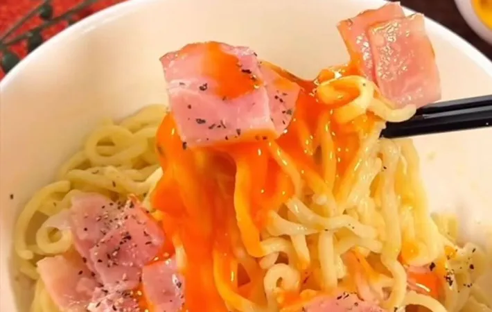 『marumi_kitchen やる気1%で生麺カルボ風』の写真