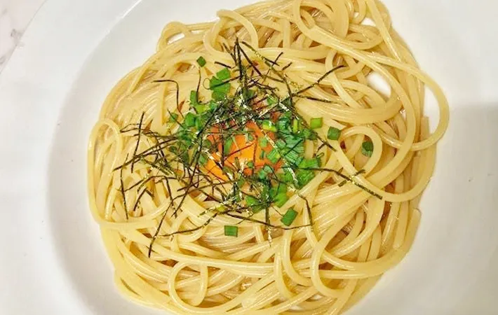 『たまごかけパスタ』の完成写真（撮影：エニママ）