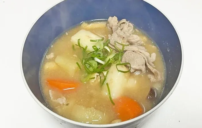 『もち入り豚汁』の完成写真（撮影：エニママ）