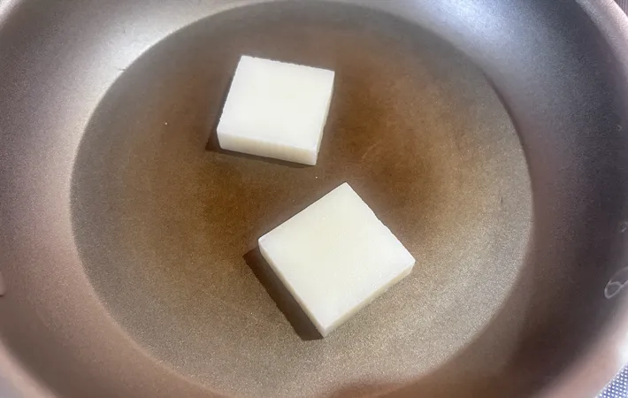 『ガリバタ醤油餅』を作る写真（撮影：エニママ）