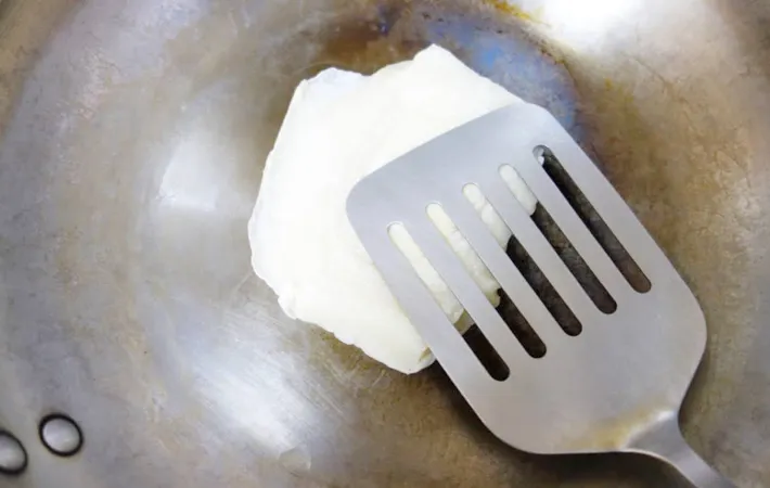 『白菜サラダのもちラップサンド』を作る写真（撮影：エニママ）