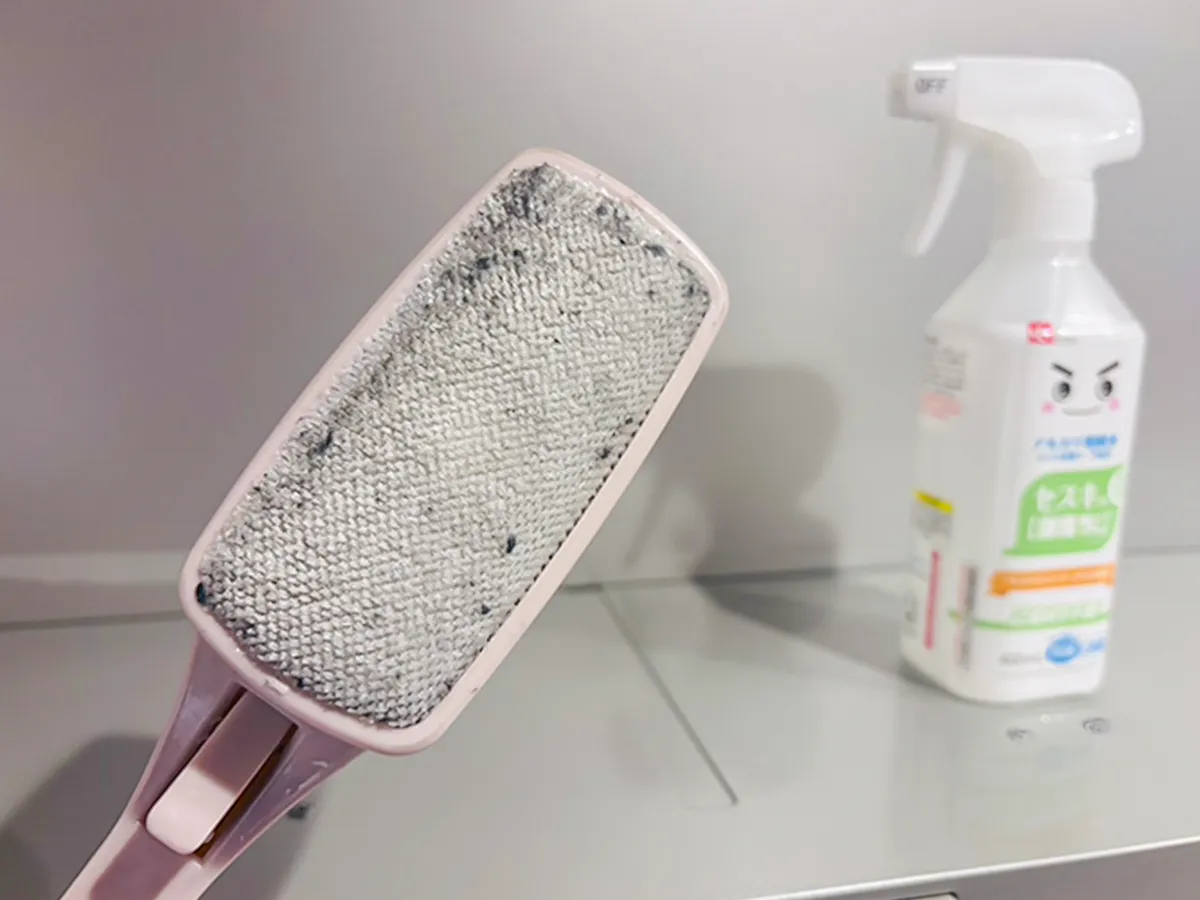 『エチケットブラシ』の写真(撮影:熊田朱実)