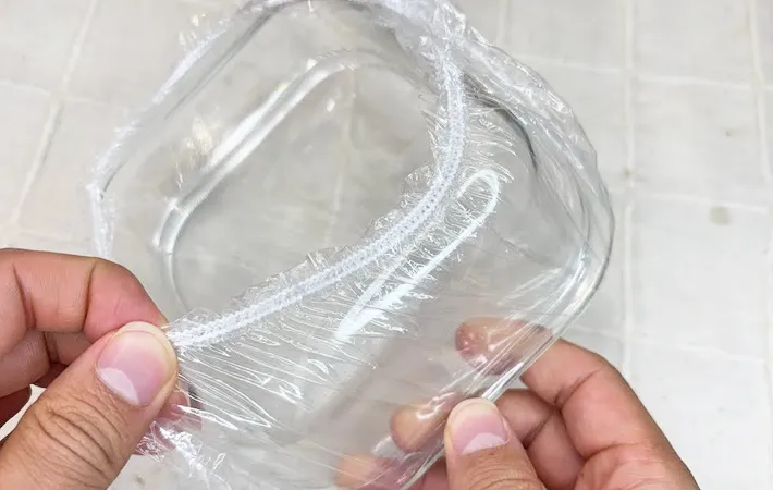 『ダイソー 食器用キャップ式カバー』の使用写真（撮影：キジカク）