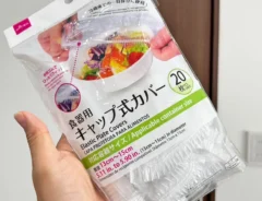 『ダイソー 食器用キャップ式カバー』の写真（撮影：キジカク）