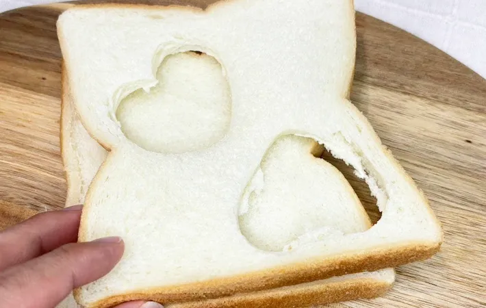 『果汁グミステンドグラストースト』を作る写真（撮影：キジカク）