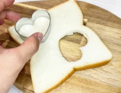 『果汁グミステンドグラストースト』を作る写真（撮影：キジカク）