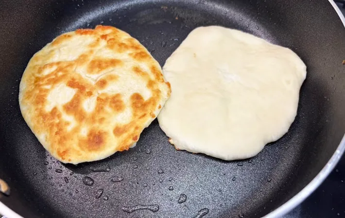 『チーズクルチャ』を作る写真（撮影：キジカク）