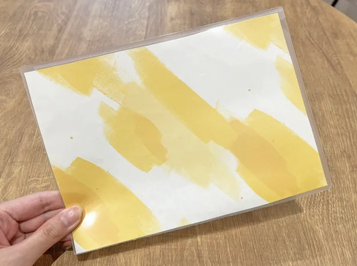 クリアファイルで作ったマウスパッドの写真（撮影：grape編集部）