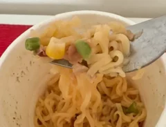 アメリカのカップヌードルの写真(撮影:grape編集部)