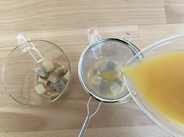 おでんの煮汁を使った茶碗蒸しの調理写真（撮影：grape編集部）