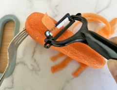 ピーラーで削ったニンジンの写真（撮影：grape編集部）