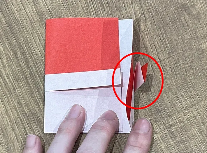 折り紙を折る写真（撮影：grape編集部）