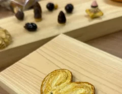 木彫りの源氏パイ写真