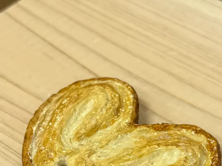 木彫りの源氏パイ写真