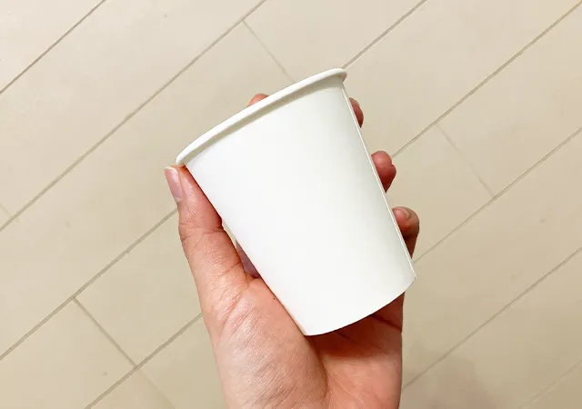 紙コップ（撮影：grape編集部）