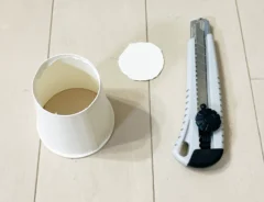 紙コップ、カッター(撮影:grape編集部)