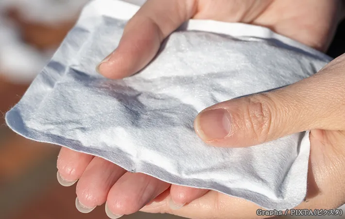 使い捨てカイロと手の写真