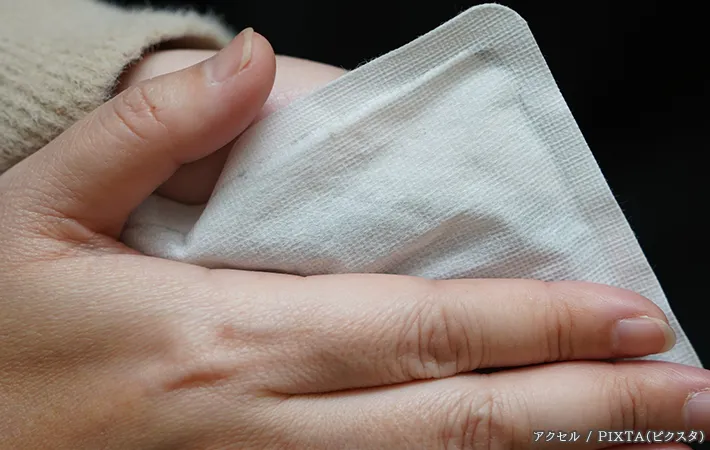 使い捨てカイロと手の写真