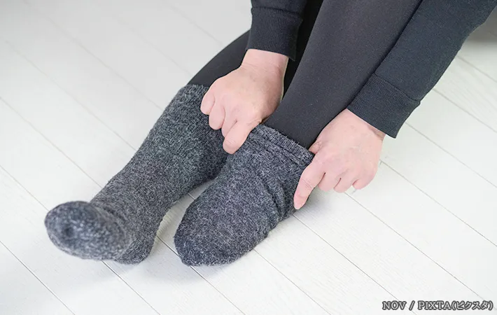 靴下を履いている写真