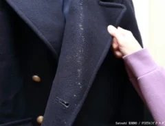 冬のクローゼットがカビてしまうイメージ写真