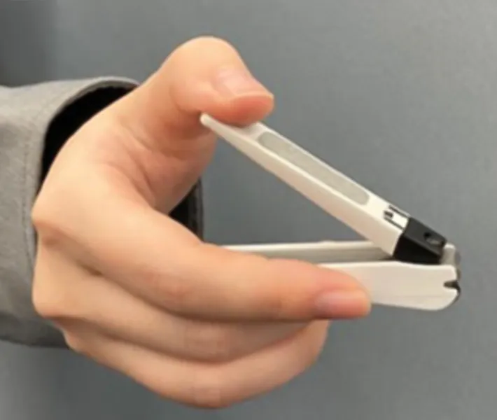 『テコ型』の爪切りの使い方の写真