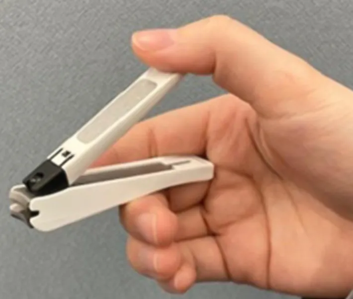 『テコ型』の爪切りの使い方の写真
