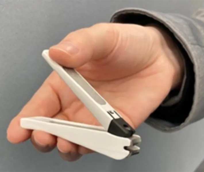 『テコ型』の爪切りの使い方の写真