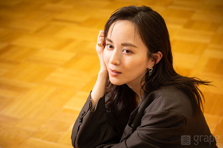 比嘉愛未さんの写真（撮影：grape編集部）