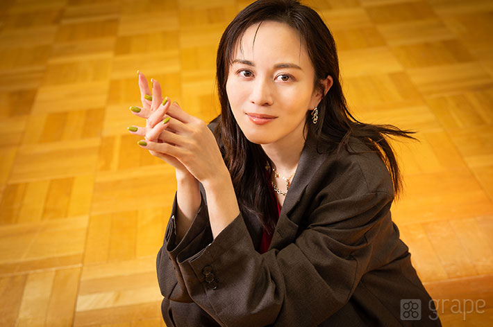 比嘉愛未さんの写真（撮影：grape編集部）