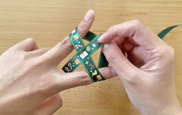 リボン作り中の作業写真（撮影：grape編集部）