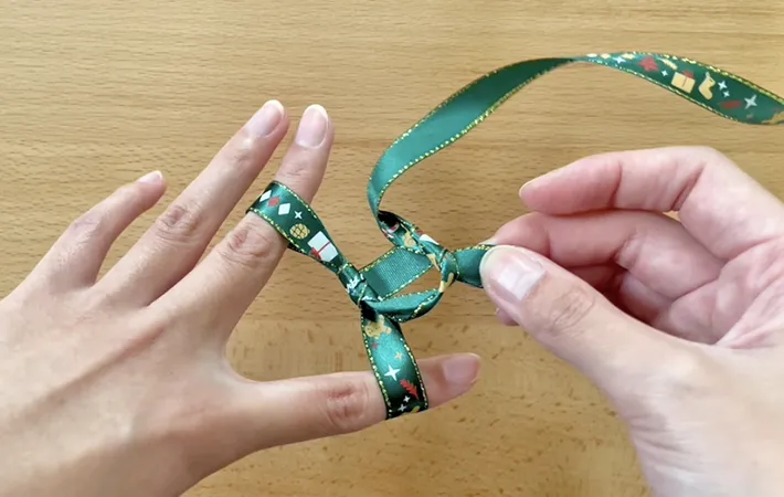 リボン作り中の作業写真（撮影：grape編集部）