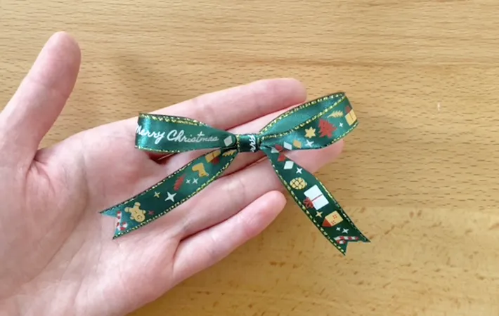 リボン作り中の作業写真（撮影：grape編集部）