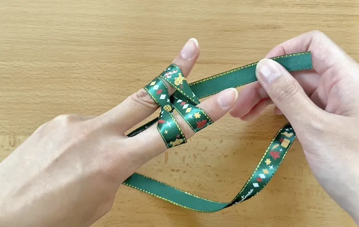 リボン作り中の作業写真（撮影：grape編集部）