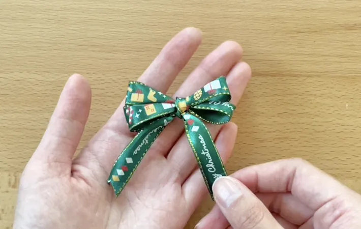 リボン作り中の作業写真（撮影：grape編集部）