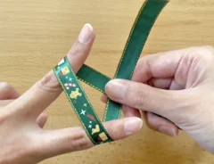 リボン作り中の作業写真（撮影：grape編集部）