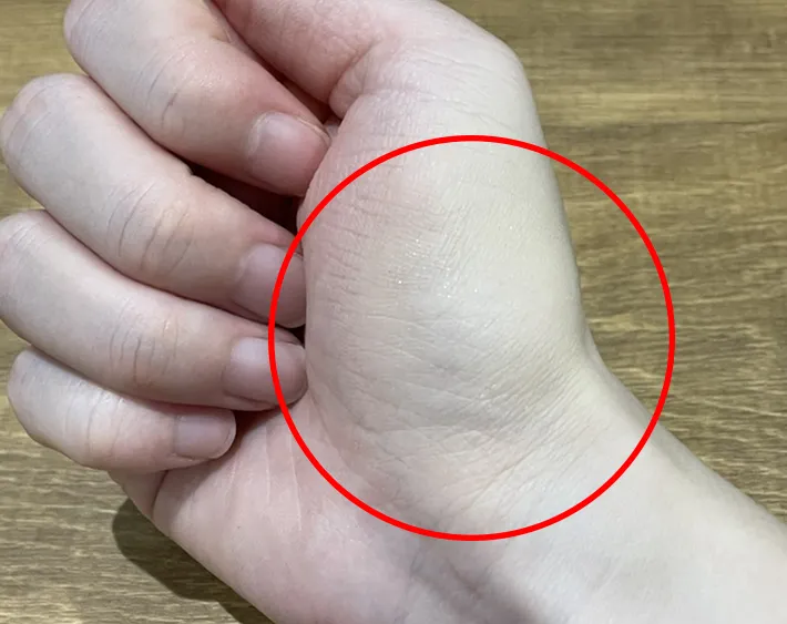 パウダーファンデーションを塗った肌の写真（撮影：grape編集部）