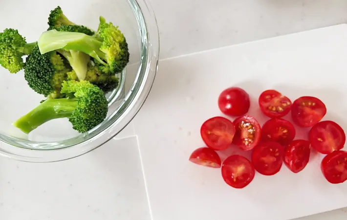 『クリスマスケーキ風ポテサラ』を作る写真（撮影：エニママ）