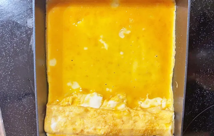 『だし巻き玉子おにぎり』を作る写真（撮影：エニママ）