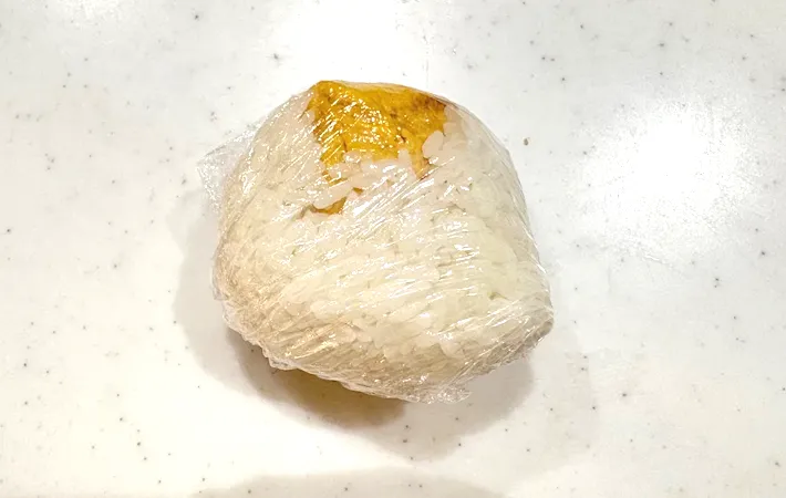 『だし巻き玉子おにぎり』を作る写真（撮影：エニママ）