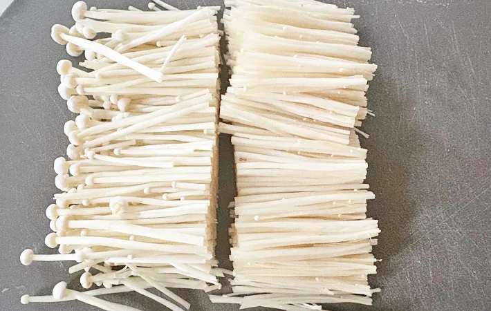 『きのこのホイル焼き』を作る写真（撮影：エニママ）