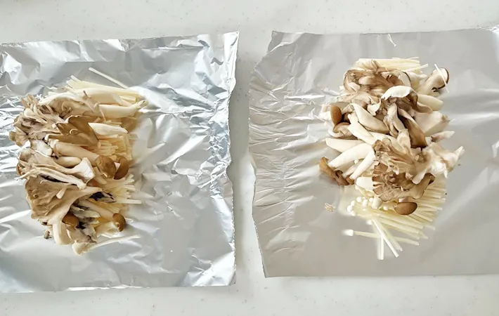 『きのこのホイル焼き』を作る写真（撮影：エニママ）