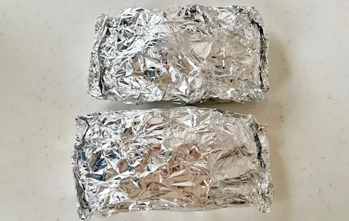 『きのこのホイル焼き』を作る写真（撮影：エニママ）