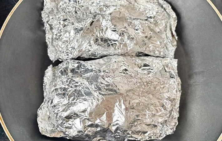 『きのこのホイル焼き』を作る写真（撮影：エニママ）