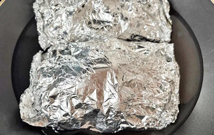 『きのこのホイル焼き』を作る写真（撮影：エニママ）